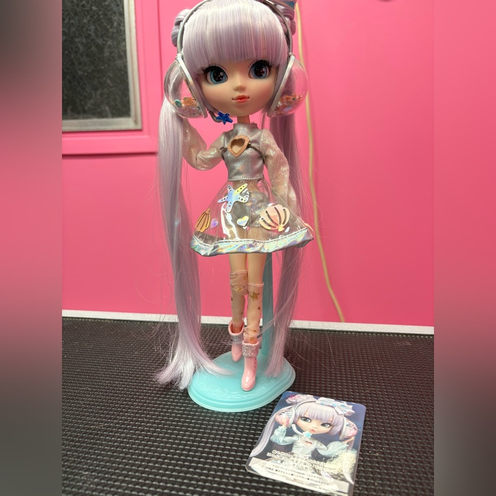 Pullip Cosmos / groove doll in new condition